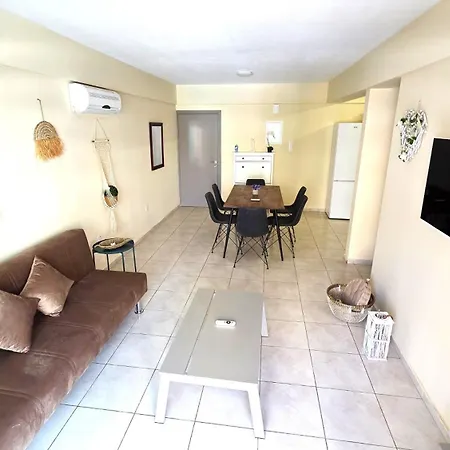 Stylish 2br With Balcony, Wifi & Pool