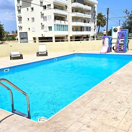 Stylish 2br With Balcony, Wifi & Pool Apartment