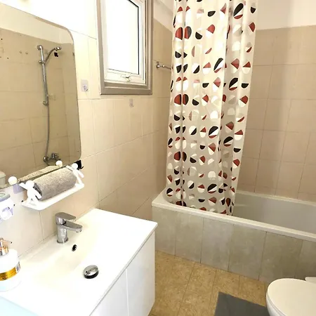 Stylish 2br With Balcony, Wifi & Pool Apartment *