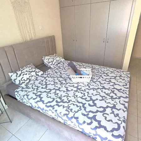 Stylish 2br With Balcony, Wifi & Pool * Larnaca