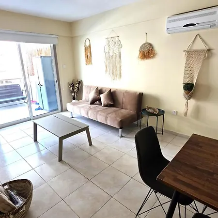 Stylish 2br With Balcony & Wi-fi شقة
