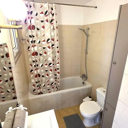 Apartament Stylish 2br With Balcony & Wi-fi *