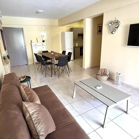 Apartament Stylish 2br With Balcony & Wi-fi Larnaca