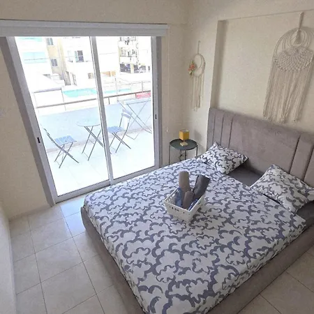 Stylish 2br With Balcony, Wifi & Pool *