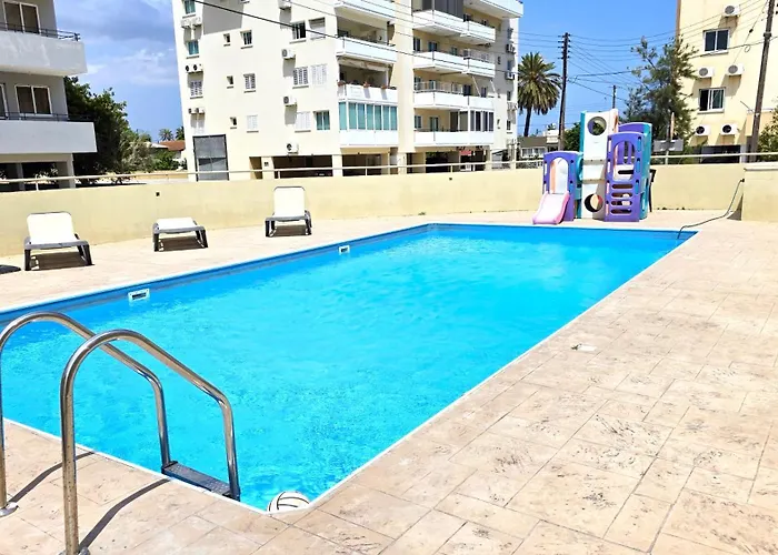 Stylish 2br With Balcony, Wifi & Pool Apartamento