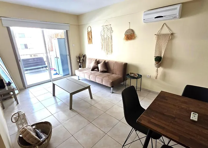 Stylish 2br With Balcony, Wifi & Pool Apartamento