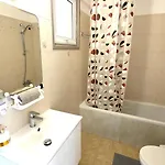 Stylish 2br With Balcony, Wifi & Pool Apartamento *
